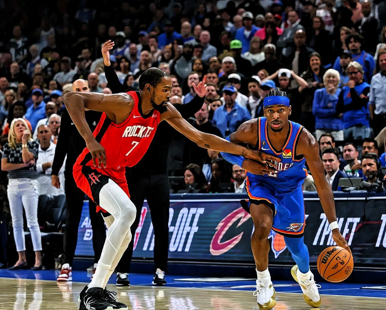 关于NBA常规赛赛程吃紧；塞维利亚关键时刻防线松动；气氛紧张；赛程密集仍需轮换的信息