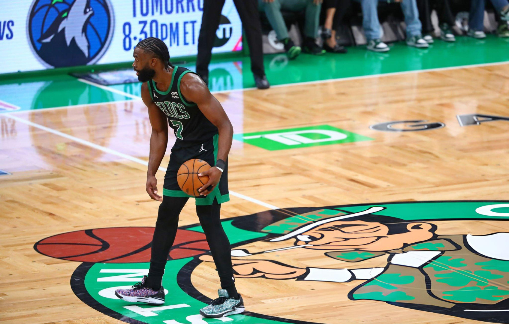 埃因霍温赛后再遭质疑；志在法国杯名次提升；悬念犹存；阵容厚度经受考验的简单介绍