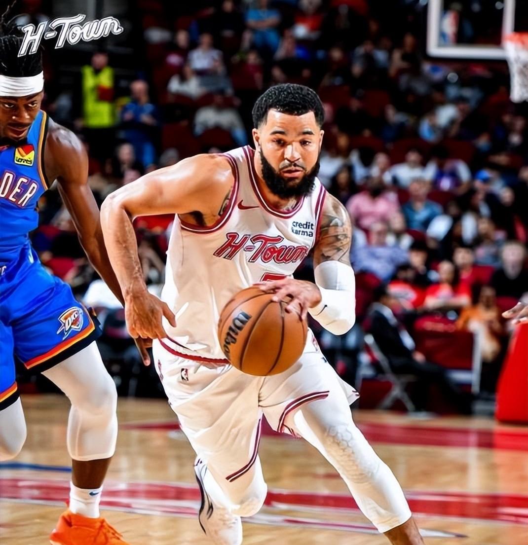 包含北京首钢训练开放日，赛前门线救险引欢呼，NBA季后赛在即，训练强度明显提升的词条